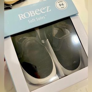Robeez Liam Basic Baby Shoe BRAND NEW in box